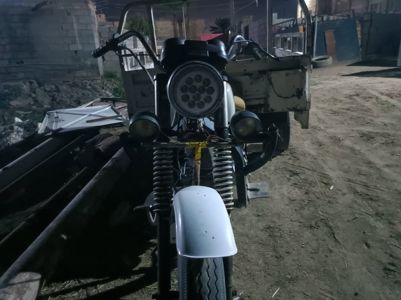 سلام عليكم ستوته للبيع موديل 2012 اوراق المكان ناصريه قضاء النصر  مكلف بل نشر رقم صاحب الستوته ***********
