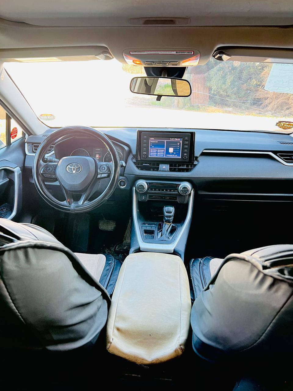 سلام عليكم راف فور٢٠١٩xleوارد امريكي  حادث امريكا فقط تاير معووج و رصعه بل بنيد كما موضح بل صور وبل عراق فقط ربع شبر بارد بل باب الامامي الايمن كما موضح بصور  مكان السياره /بغداد ابي غريب 
هاتف ***********
