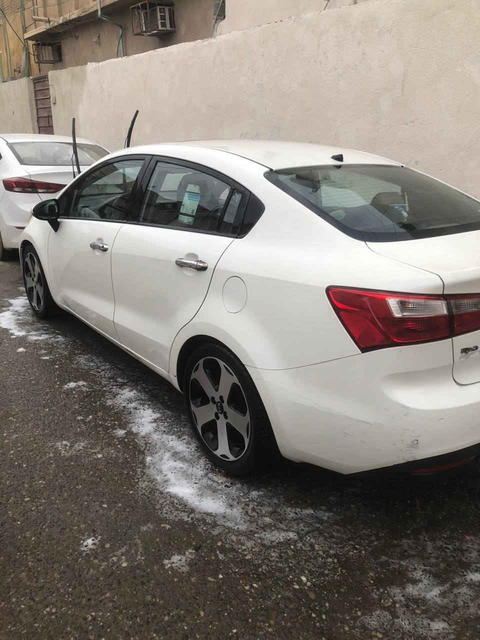 سلام عليكم 
سياره كيا ريو 4 سلندار حجم المحرك 1.6 كير اوتاماتيكيه
مقعد جلد مديل 2014 سنويه بسمي بعدهي ما منتهيه تحويل ثاني يوم تايرات جدد سياره بعدهي جديده بدون صبغ محرك كير كفاله خصوصي بصره مواصفات خليجيه
بيع مستعجل سعر 115 ورقه بيه مجال 
رقم ***********
عنوان بصره جمهوريه شارع المكاتب
