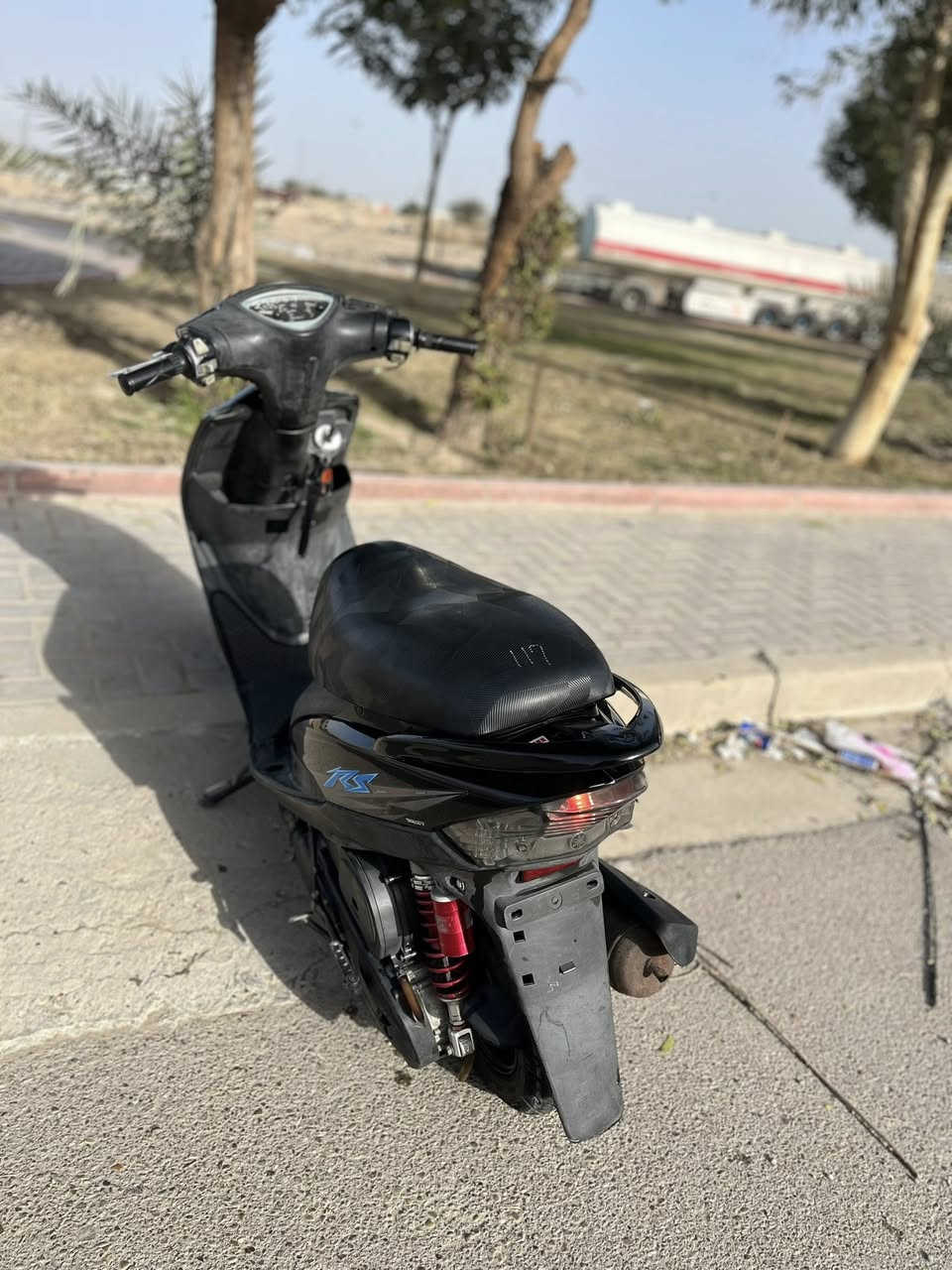 السلام عليكم ماكس عدله للبيع الدراجه صارله شهر نازله رمبه ماشيه 20الف الدراجه خير من الله ماملعوب بيه السعر 800 به مجال مكاتي بغداد السيديه ***********
