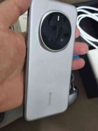 هونر ماجك ٧ برو  ذاكره 512  ضمان الوكاله  نظافه ٩٥ ٪ كامل ملحقات مع سم...