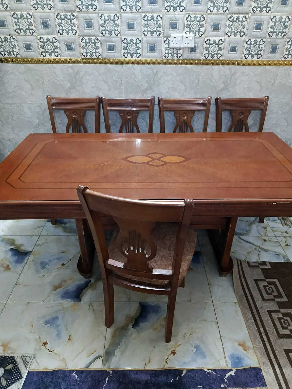 ميز طعام للبيع ***********
