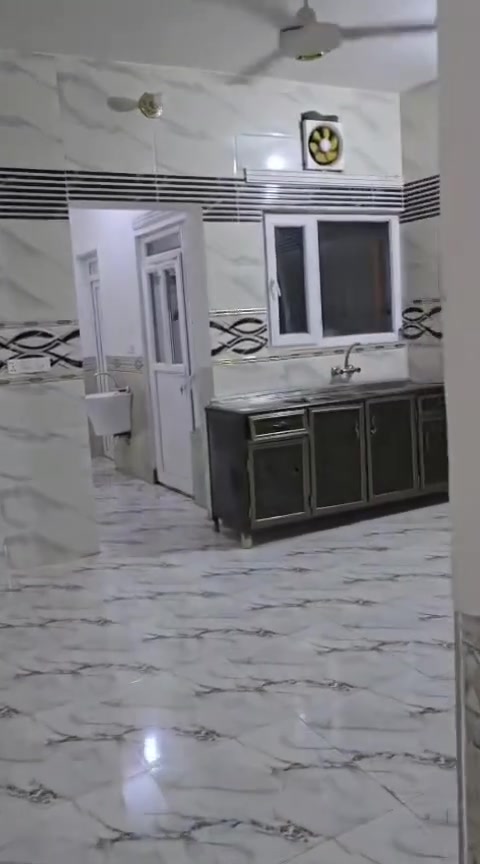السلام عليكم 
الدار للأيجار طابق ثاني يحتوي على غرفتين نوم + صاله + استقبال + مطبخ 
العنوان القادسية نهايه شارع ابو عقرب مقابيل حي الكفائات 
للاستفسار ***********
