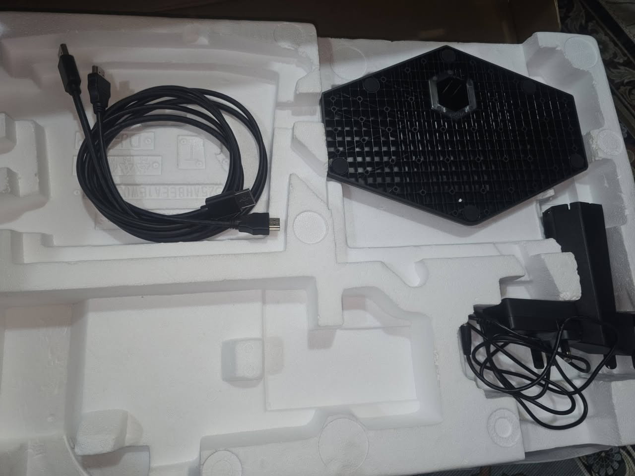 🔥 للبيع شاشة ألعاب AOC Gaming  27G11ZE2 - بحالة ممتازة جدًا 🔥
✅ الموديل: AOC  27G11ZE2
✅ الحجم: 27 بوصة
✅ نوع الشاشة: Fast IPS Flat
✅ دقة العرض: Full HD (1920×1080) ✅  ✅معدل التحديث: 240Hz ✈️
✅ زمن الاستجابة: 0.3ms
✅ تدعم NVIDIA G-SYNC Compatible
✅ منافذ HDMI
✅ مناسبة للألعاب مثل PUBG وValorant وCS2، وكذلك مشاهدة الأفلام والاستخدام اليومي.
✅ ألوان ممتازة وزوايا رؤية واسعة.
✅ الشاشة نظيفة جدًا وبحالة ممتازة، مع الكارتون  الأصلي.
💰 السعر(200) الف
📍 الموقع: (ديالى بعقوبه )
📩 للاستفسار أو التواصل على الخاص. 
***********
يوجد توصيل كافة محافظات العراق
