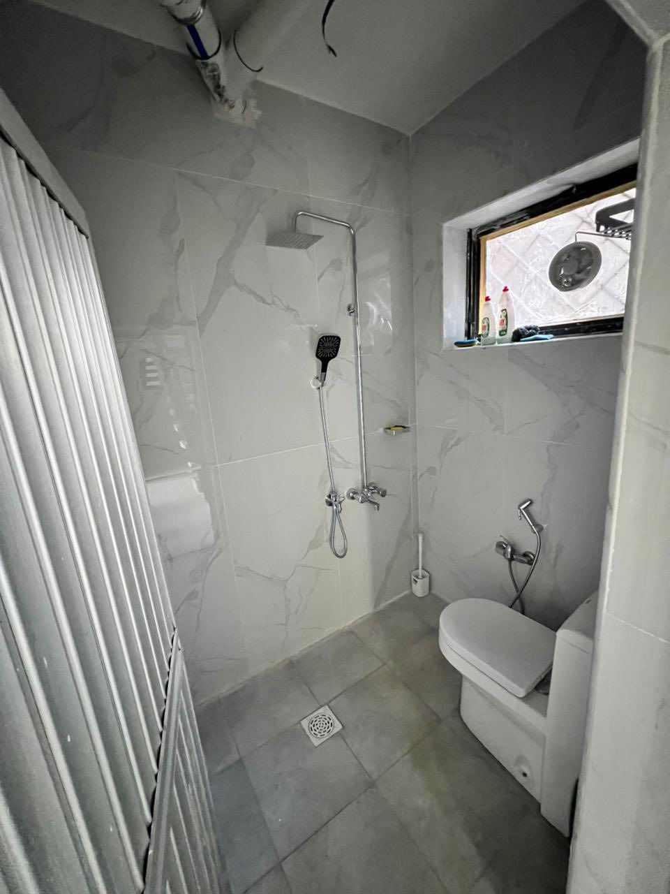 #للايجار_في_السيدية
دار سكني المساحة 150م نضيف جداً

يحتوي ع غرفتين وصالة ومطبخ وخدمات 

السعر 800 الف قلله

للأستفسار:***********

مكتب الفهد للهندسي للمقاولات العامة
