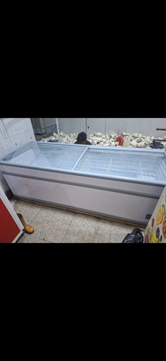 مجمده ٣ متر ما مستخدمه بيه ذمان ٣ سنوات التفاصيل التصال على الرقم ٠٧٨ ٢١٢٦٨٨٠٧ / ***********
