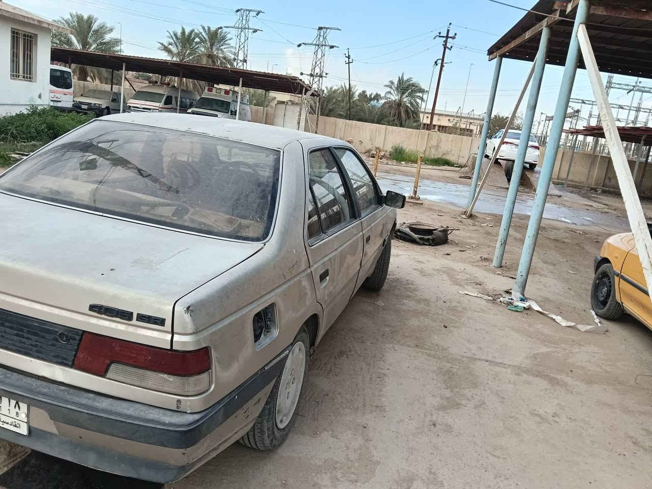 السلام عليكم بيجو 405فرنسي موديل 1992كير محرك سمند كابريته للبيع حداديه امامي جديد السياره عايزه بطانت السايق وبيه نقوصات بسيطه السعر 18ورقه مجال قليل وكاله باسمي مسؤول على التحويل الاتصال ***********.............***********
