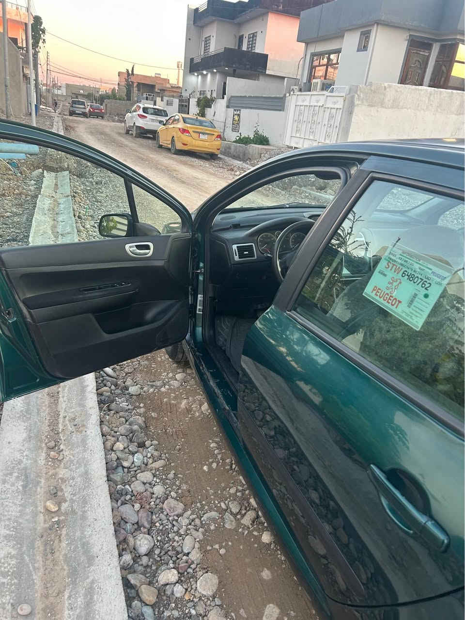للبيع بيجو فرنسي ٣٠٧ 
موديل ٢٠٠٤ اخضر 
سياره بيها بونيت صبغ فقط 
كير ومحرك شرت فحس 
رقم كوكرك مشروع وطني دفتر بنزين موجودة تخم طاير و باتري جديد صدر جديد سياره مابي نقص من دعامية للدعامية بشرت  
***********
*********** واتساب كركوك, العراق
