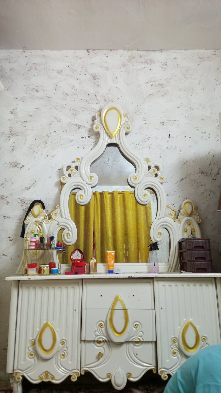 سلام عليكم عني اخويه ختي غرفه صاج عراقي اصلي وبيه اضرار خفيفه سعر تلثميه وخمسين قفل وماكاني لشعب حيلبساتين ومستعجل عله لبيع ***********
