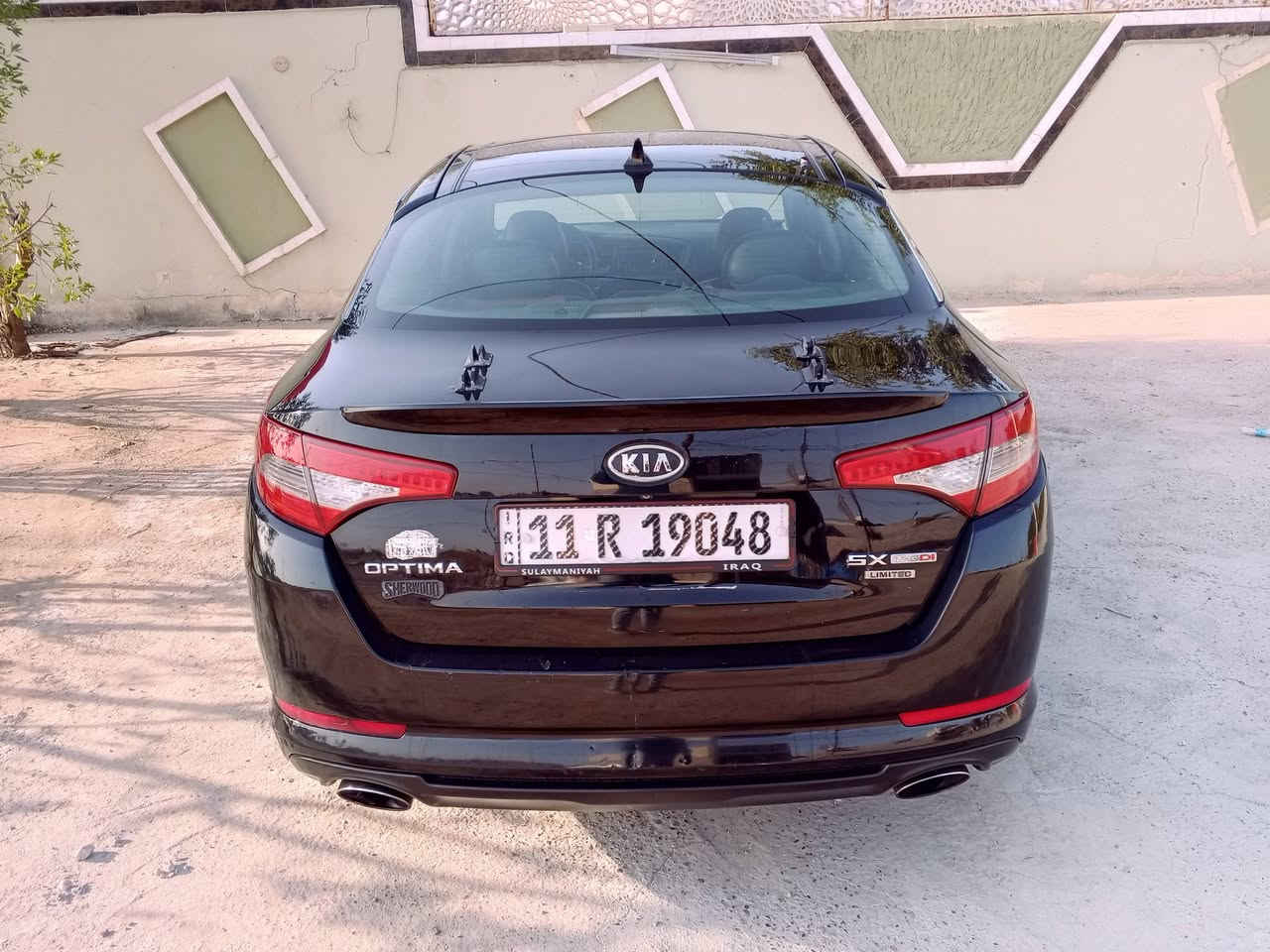 السلام عليكم كياا اوبتما موديل 2012 وارد امريكي حادث جاملغ وبنيد سياره خير من الله  كيرر ومحرك مكفوله الشواصي والغد كفاله تخم تاير جديد سياره فول فول موصفات سبورت معروضه 103 وبيه مجال مكاني بغداد حي الجهاد رقم التليفون ***********
