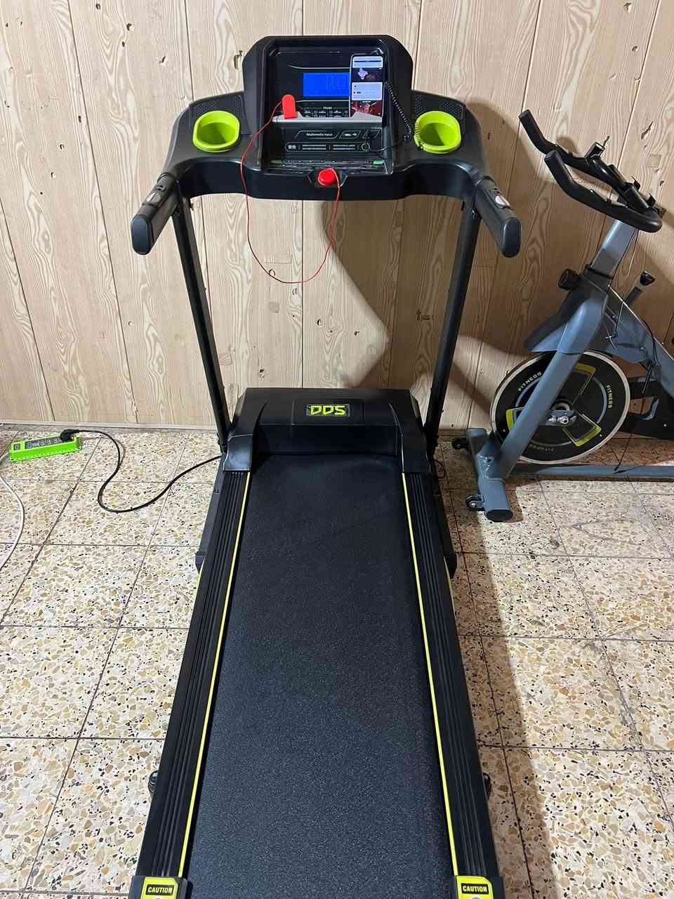 السلام عليكم جهاز جري ستعمال قليل نضيف 100/100
يحتوي على اواكس و فلاش وشاحن 
يتحمل وزن 130كيلو حقيقي
حساس نبضات القلب ومفتاح امان 
ونضام 
قياس المسافة 
السعر 225
العنوان بغداد حي لأمانة 
يوجد توصيل ***********

