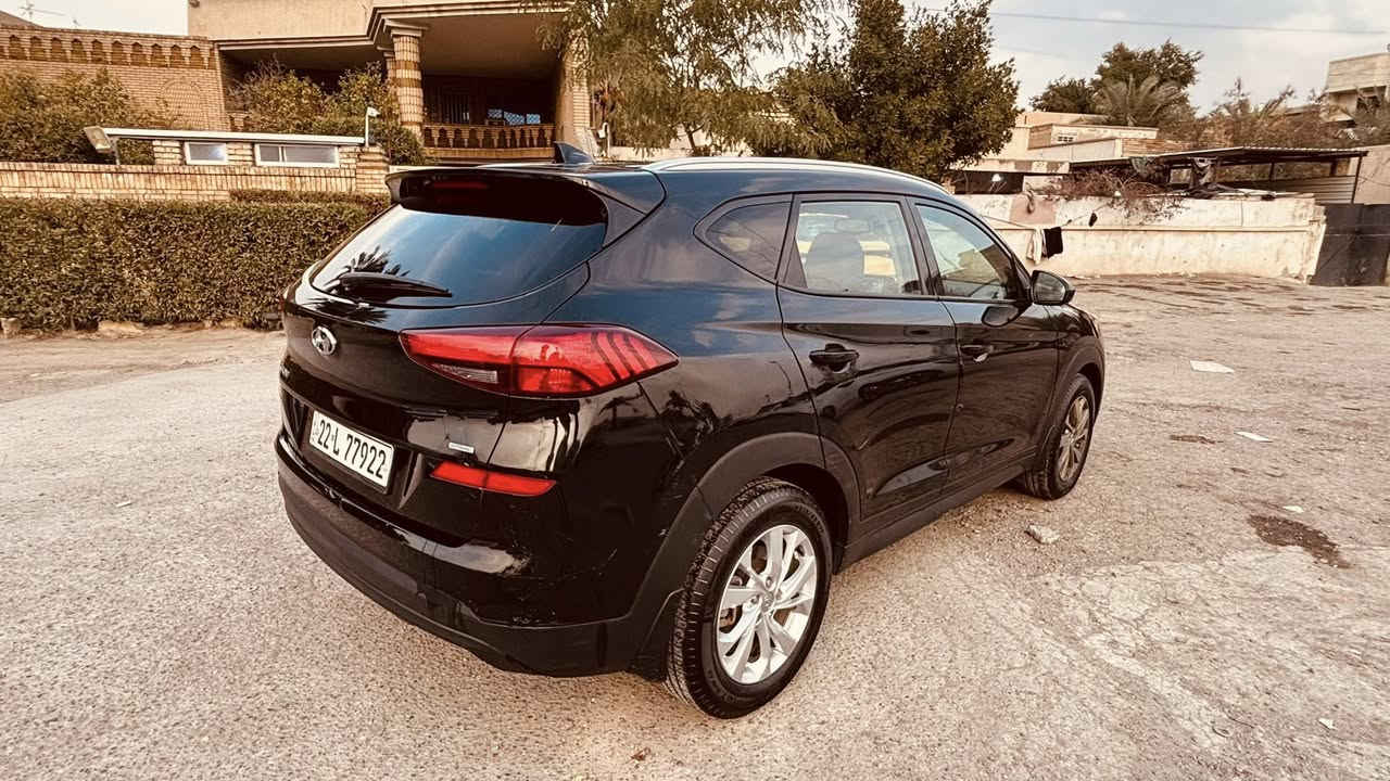 السلام عليكم .ورحمة الله وبركاته
توكسان لون اسود للبيع موديل2021 امريكي/ رقم اربيل بأسمي.
حادث بنيد نفسة وايرباك ستيرن راجع سستم. دعامية وشباك نفسهن بس لايت مبدل. 
ماشية 55 الف - محرك 2000
مواصفاتها Htrak - مود قيادة / رارد امامي وخلفي ومرايا / توقف ذاتي / قيادة ذاتية /  دفع رباعي / بصمة تشغيل وابواب وترحيب/ شاشة car play / تدفئة مقاعد / لايت وبگ لايت ليد / كاميرة دوراة / سايد بريك كهرباء وبقية مواصفات الـHtrak..
سيارة جاهزة وتخم تاير جديد ميشلان / هزة جديدة ومابيها نقص
دعامية خلفية نطخت هنا بالعراق وتصلحت فايبر كلاس
السعر (195) ورقة ..للاستفسار الاتصال 
***********  
اي استفسار اني بالخدمة.. وشكراً
