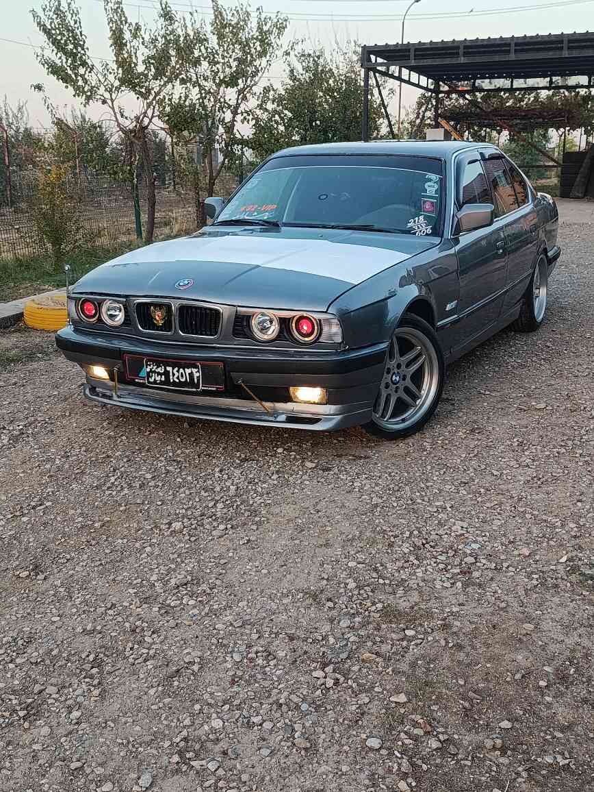 ئەدمینی گوڵ🌹
BMW525گێر حادی
گێرو مەکینەی بەشەرت 
کارەبایی مەزبووت 
تەقەو رەقەی بەشەرت 
جەم پێکی پێشی هەیە داخلی نەگرتوە 
دوو دەحامی ـM
تاخم ویلی M
سەیارەکە جایزە ماڵی دۆستە 
سەنەوی و ئارم ئەسڵی بەشەرتی حاسیبە 
گۆرینەوە ناکەم تەنیا فرۆشتنە 
بۆزانیاری زیاتر ژ.م*********** 
تێبینی . مشتەرینی بێزارم مەکە أربيل, العراق
