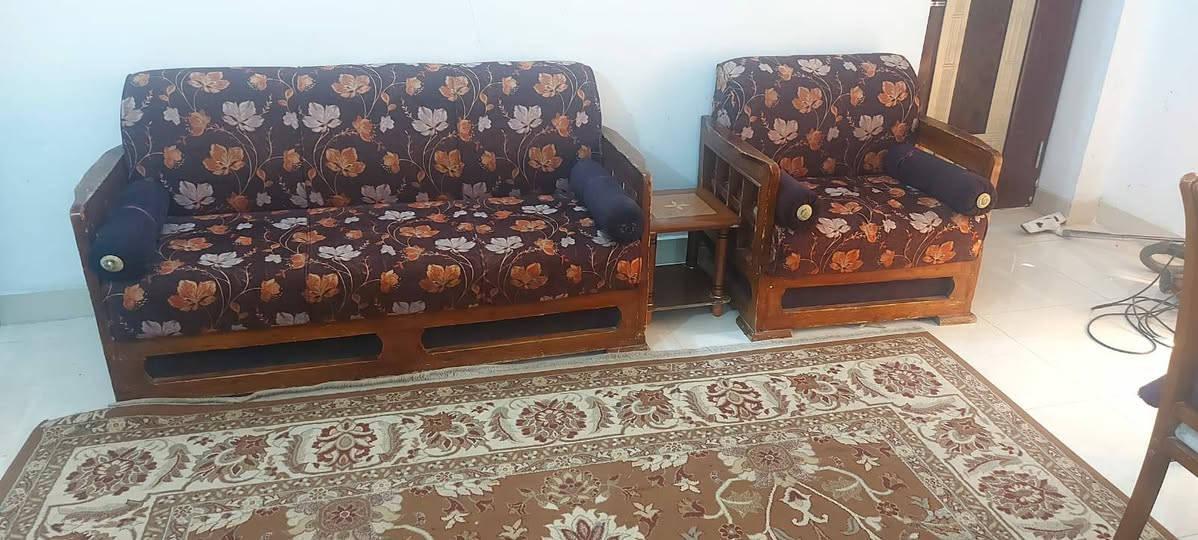 تخم 10 مقاعد خشب بلوك جدا قوي ومتين سعره 300 الف وبي مجال ، مكانه الاعظمية شارع عمر
للتواصل 
0770 626 2469
