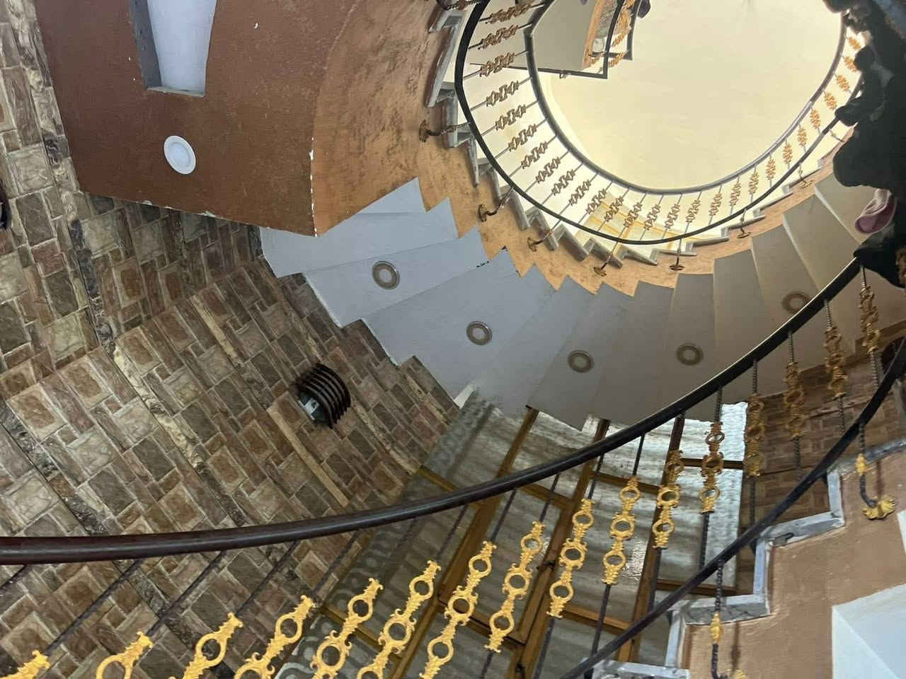 🔥 فرصة لا تعوّض – دار للبيع بسعر مغري 🔥
تدور على بيت مرتب وجاهز للسكن؟ هاي فرصتك!
🏡 دور صحة أولى – بناء درجة أولى
📐 147 متر | 📏 واجهة 10 متر
🏠 طابقين – 5 غرف نوم واسعة
✨ أرضيات مرمر | 🚿 حمّامات فوق وجوة
📄 طابو صرف زراعي
📞 للحجز والاستفسار: ***********
⏳ العرض محدود والبيع قريب — لا تضيع الفرصة!
يشرفنا استقبال عروضكم وطلباتكم العقارية
