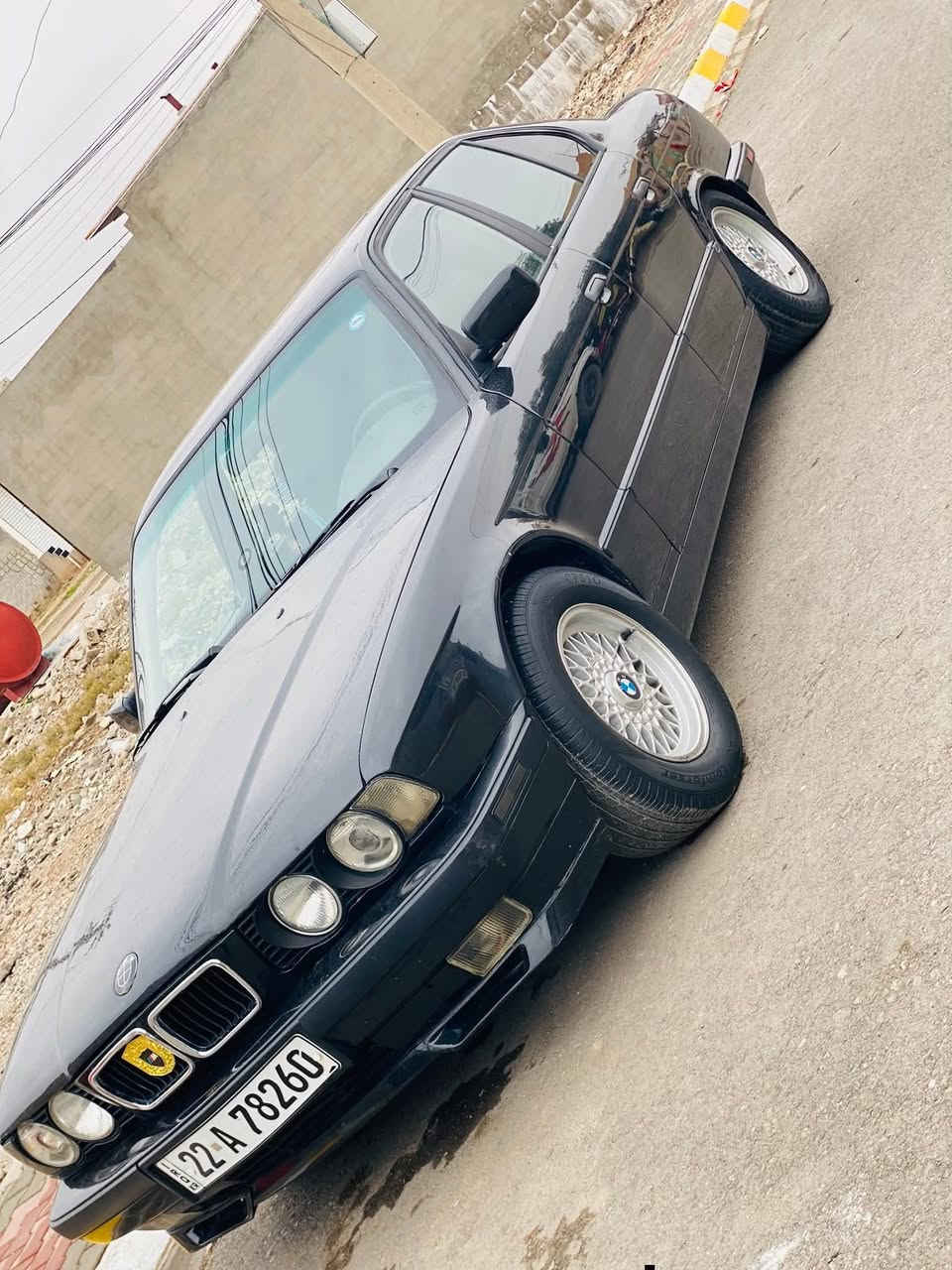 السلام عليكم بي ام للبيع موديل 1993 حجم 525 اصل مابيها اي ضرر صبغ جمالية فقط سنوية جديده دفتر بانزين السيارة باسمي الجناي يعرف تفاصيلها من الصور السياره فول دبل ايرباك فتحه سقف كشنات جلد محرك كير خير من الله مكانها كركوك السعر 75 
***********
