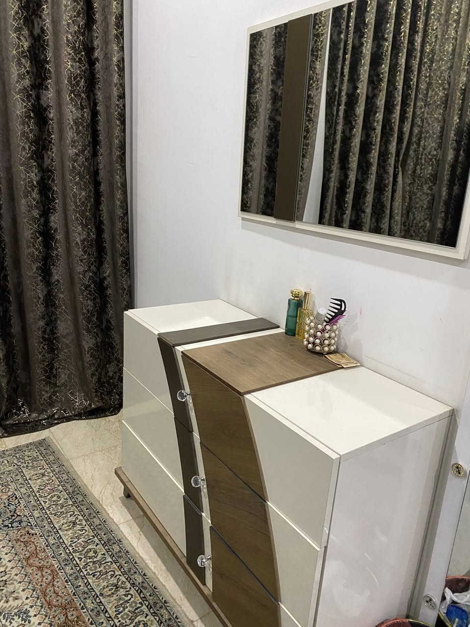 سلام عليكم غرفه تركية للبيع ام المخزن  مكاني بغداد حي العامل سعر 500 وبيها مجال
***********
