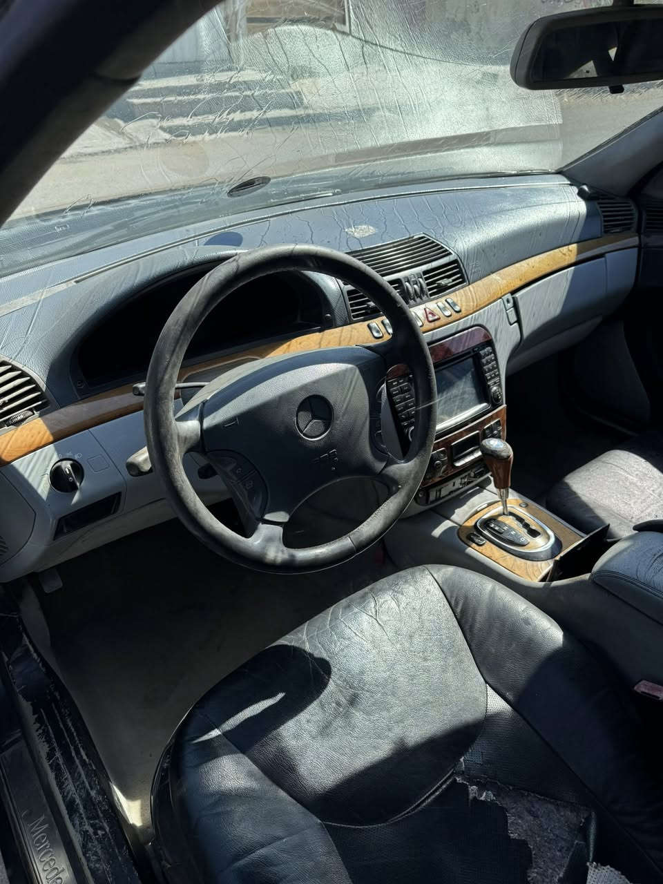 سلام عليكم من رخصت مدير الكروب مارسدس غواص مديل 1999سياره تخبل بس بيه بعد ملاحضات وبيه جراد مثل ما بين بل صور ومكينه بيه كازكيت وداخله حلو وسيارت تدفه وتبريد شغال وتبريد ثلج ماله ويل اسود هاذه سبيه ماله موجود مكانه بغداد بل حسينيه مال راشديه وسعره 85 وبيه مجال ودك وتدلل ***********
