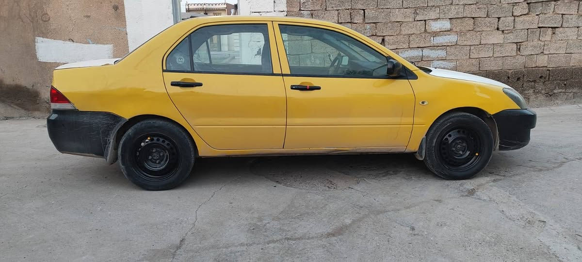 لانسر 10 تكسي الشركة العامة گير مكينة مكفولات حجم 1500 تبريد شغال تدفىة شغالة هلالات خلفية معمرة جديد وامامية صبغ اثر شخوط فقط هلالات بدون حلدث 
تخم تاير جديد  حدادية 60%
مصفرة هيئة وغرمات 
رقم بغداد  شرط تحويل سنوية لحد نهاية 29
***********
