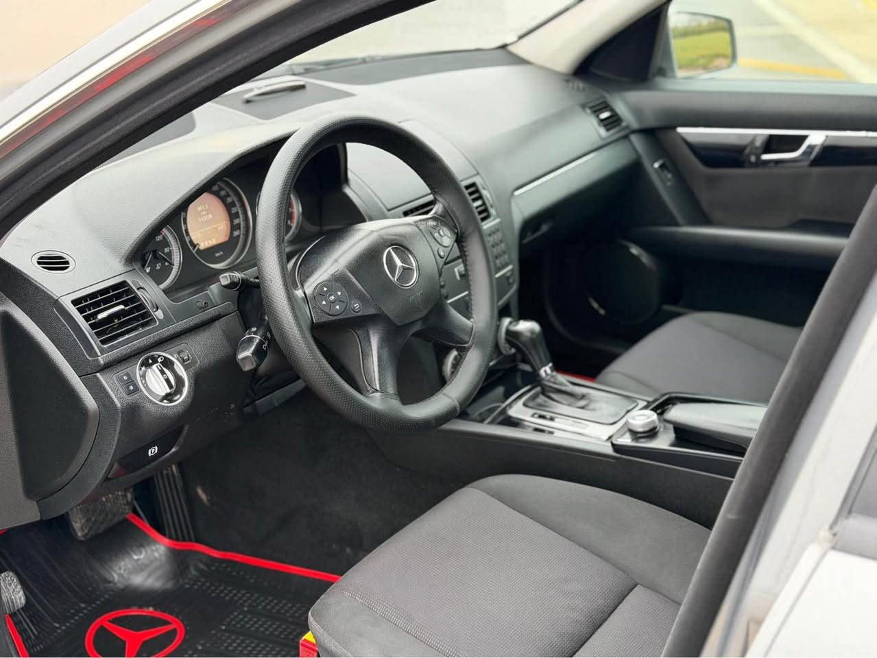 اي200مرسداس موديل2011خليجي صباغ موجد اسونر اسيار جديد مكان سليمانية سعر128$وبيها مجل ☎️📞***********77 السليمانية, العراق
