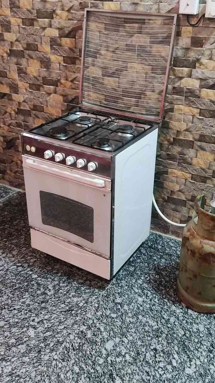 السلام عليكم طباخ مصري يونفرسل اربع مشاعل نضيف جدا تجي تفحص وتأخذ الفران فول العيون فول نضافه  السعر 110 العنوان بابل مركز ***********

