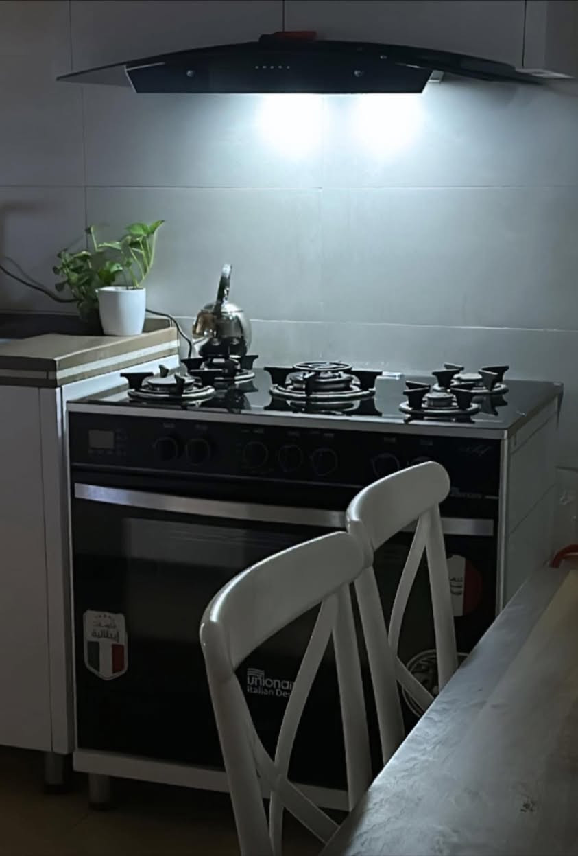 طباخ اونين اير للبيع 
جديد مصارله هوايه ونظيف كلش مثل الي بالصور
 بس الجامه البايركس مال فرن مكسوره يرادلهة تبديل

معروض بسعر ٣٥٠ وبي مجال 
للاستفسار  ***********
