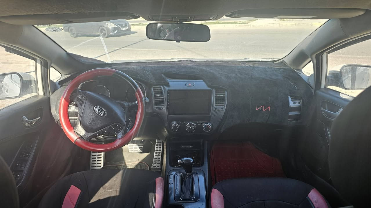 كيا سيراتو 2014
فول مواصفات عدا البصمه فقط
رقم دولي جديد 
وكاله مداور جاهزه 
بيها نص باب وره سايق صبغ فقط وبارد بلدور 
تبريد كير حداديه مكينه تخم تايرات كله كفاله 
الاستفسار ***********
