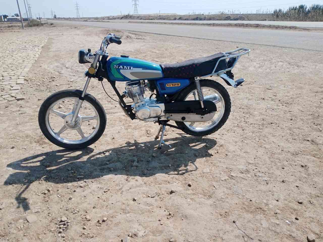 دراجه للبيع موديل 2017
أوراق اصولي 
تجفيت جديد كامل

تانكي وصفاح جديد
محرك مصبوق لجماليه
كابريتر جديد
وياله وتايرات نضاف شوفت عينك
ضفيره ولايت جديد كهربائيات شقاله وكله جديد 
دبلات وراه وكادام اصلي جديد شرط دراجه جاهزه 
من كل نواحي سعر ٣٧٥وبيها مجال حك جيه مكاني قلعة سكر منطقة عكيل شراي يتصل ما متواجد عله الفيس
***********
