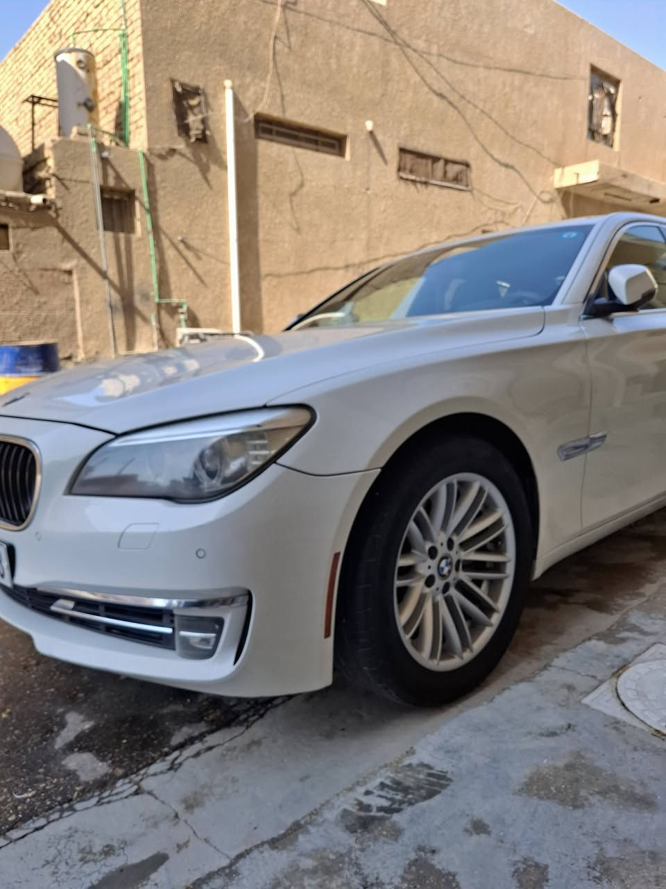 بي ام f02موديل 2013 حجم المحرك ٦ سلندر 740iتوين توربو N55وارد امريكي كلين بدون صبغ بدون ضربه فقط دعاميه خلفي صبغ فول مواصفات جاهزه من كل شي بأسمي السعر ٢١٠ بيه مجال بسيط مكانه ديوانيه***********
