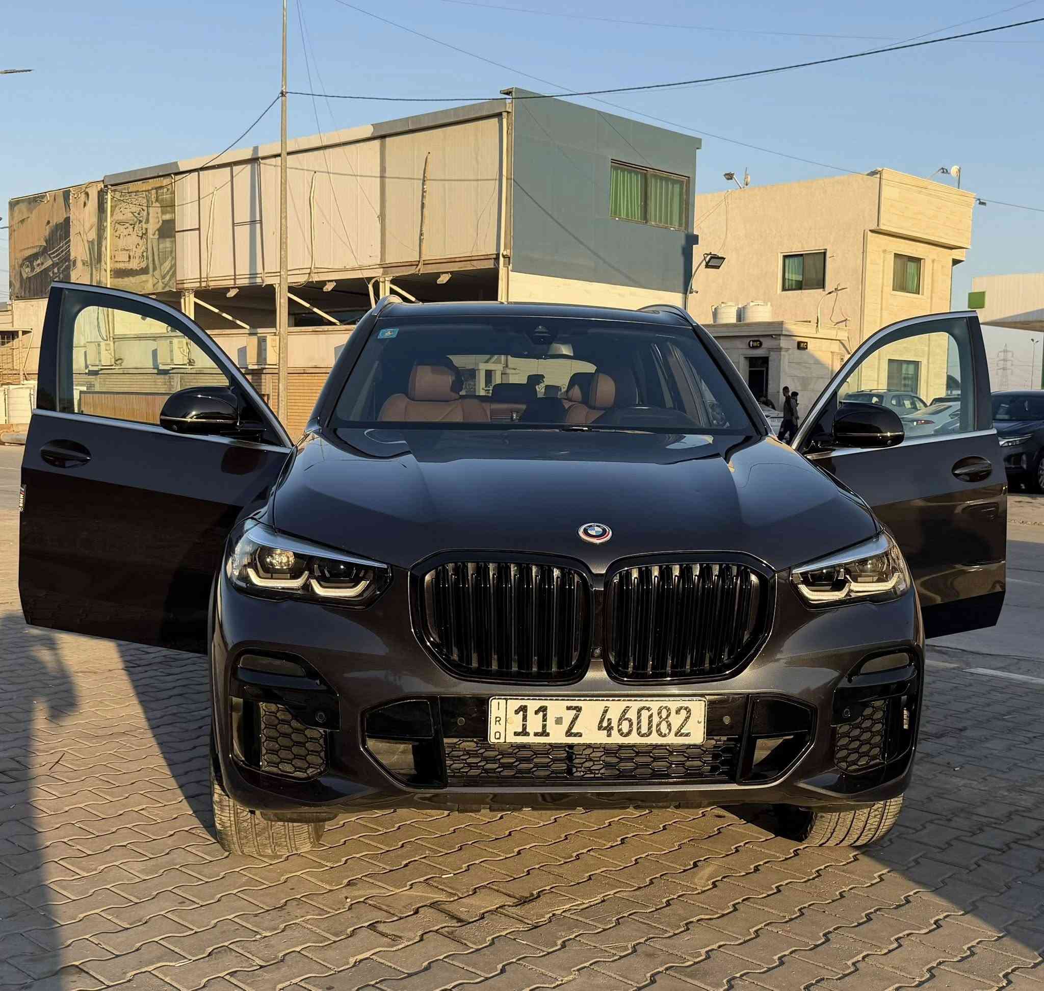 Bmw X5 للبيع
موديل 2023 

ماشيه 26 الف فقط 

رقم بغداد دولي باسمي تحويل ثاني يوم

3 انظمة قيادة (هابرد , بانزين, كهرباء)

السياره فول مواصفات بانوراما جكات وتحكمات ونقطه عمياء وكاميرا 360 درجة تدفئة كشنات وستيرن وهواي مواصفات 

السياره مسويلها تبديل دهن وفلاتر قبل 2000 كيلو تقريباً ومسويلها نانو سيراميك قبل شهر 

والسياره كامله مابيها ولا شخط ولا اي نقص 

حادثها بسيط كلش بالجنطه الخلفيه بدون ايرباك ولا شواصي وصورة الحادث موجوده بالصور 

السعر 440 

اي استفسار 

*********** 

مكان السياره الكوت
