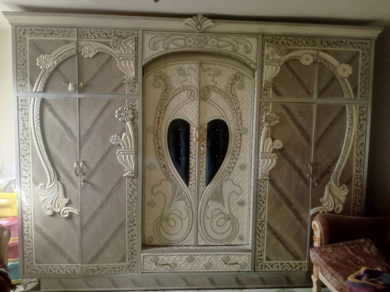 500***********السلام عليكم غرفه للبيع سبع قطع تخم أيضا للبيع العنوان بغداد المحموديه للاستفسار على الرقم *********** موجود واتساب اتصال سعر الغرفه 500 والتخم 100
