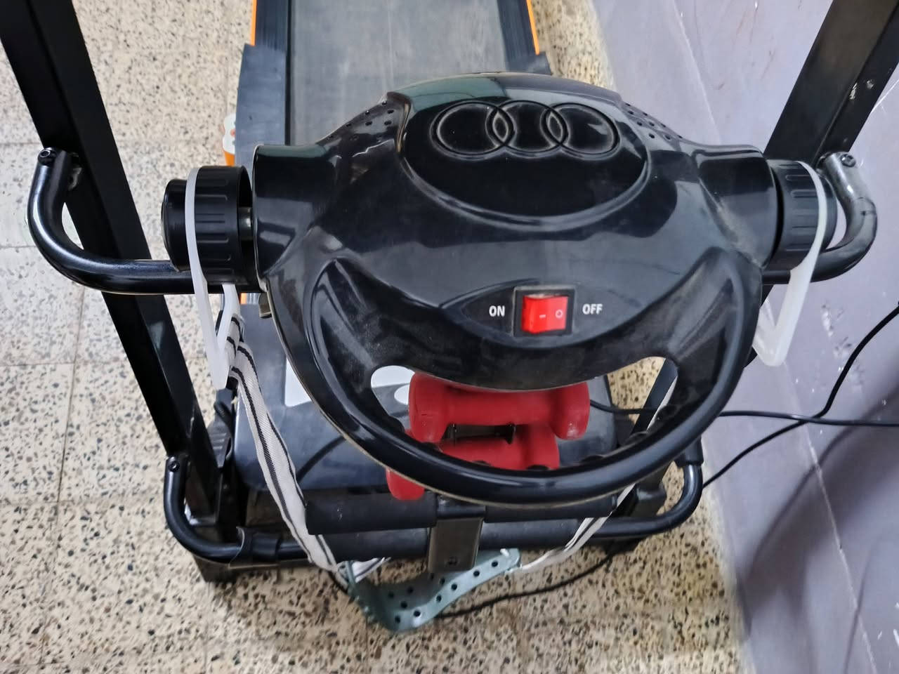 جهاز جري مستعمل قليل اخو الجديد نوع سبوت الجبلي 👍
المواصفات
ملف الماطور نحاس %100
يتحمل وزن اكثر من 150كغم 
متعدد للسرعات 
ملحق برجاج لتكسير شحوم البطن والارداف
دبلات + نوابض صحية لامتصاص الصدمات اثناءالتمرين
يحتوي على شاشة LD
قياس نبضات القلب ❤
قياس الوقت 
قياس السرعة 
قياس المسافة المقطوعة
قياس السعرات الحرارية المحروقة
ملحق بسماعات تعمل على الفلاش والاواكس mp3 
يحتوي على دامبلز عدد 2 اثقال يدوية
السعر 350 ألف  للاستفسار الاتصال على الرقم ***********
