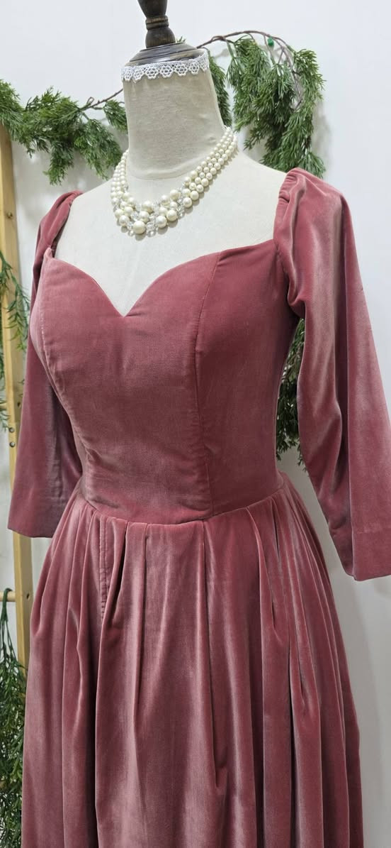 فستان قديفه مخمل رهيب كلش حلو بلبس والفخامه
 السعر ٣٥ الف قياس سمول وميديم ضعيفه توصيل بغداد والمحافظات ٥ الاف


**إذا كنت صاحب هذا الإعلان وتريد حذفه لأي سبب، رجاءا أرسل رسالة إلى الدعم الفني**