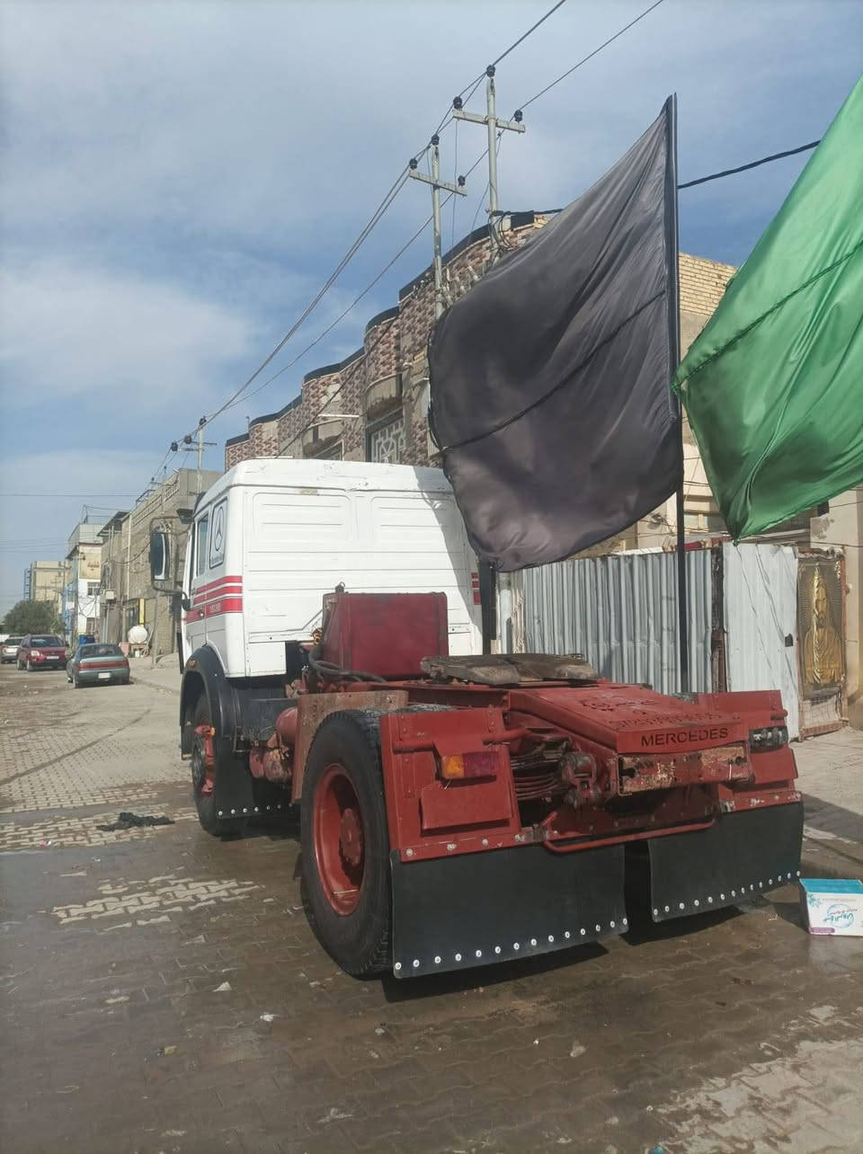 راس تريله للبيع موديل 87 مكينه 10 سوبر كير 130 رقم بغداد انكليزي بسمي مربوطه فلات ذات جوانب شاصي بلا صبغ السعر 145
 ***********
