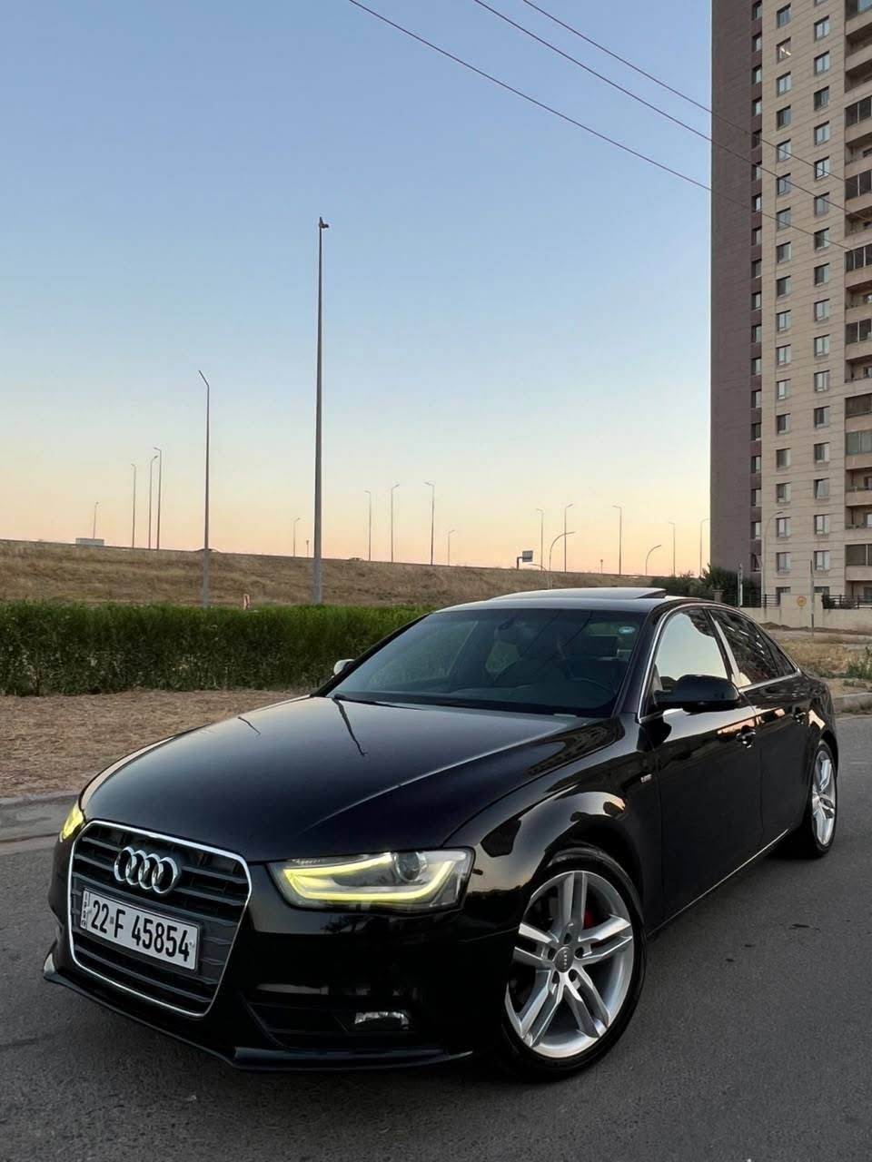 **🚗 ئۆدی A4 بۆ فرۆشتن (Audi A4 2014) 🚗*
* **مۆدێل:** 2014
 * **مواسەفات:** فول مواسەفات (S-LINE)
 :** کلین تایتڵ (زۆر خاوێن و پاک ماوەتەوە)
 * **تایبەتمەندیاکان:** حەسەس، کوشن کارەبایی، سلايت، هتد.
 :** دوو سویچی هەیە.
 * **مەرج:** گێڕ و مەکینە بە شەرت (نەکراوەتەوە)، هەموو شتێکی بە شەرتە.
 * **نرخ:** 108 وەرەقە  و مەجالی تێدایە.
📞 **بۆ زانیاری زیاتر و پەیوەندی:**
پەیوەندی بکە یان نامە بنێرە بۆ وەتسئەپ: ***************

**🚗 أودي A4 للبيع (Audi A4 2014) 🚗**
 * **الموديل:** 2014
 * **المواصفات:** فول مواصفات (S-LINE)
 * **حالة السيارة:** كلين تايتل (قمة في النظافة وبحالة ممتازة)
 * **الميزات:** حساسات، كراسي كهربائية، سلايد (فتحة سقف)، إلخ.
 * **المفاتيح:** تحتوي على السويجين الأصليين (مفتاحين).
 * **الشروط:** الكير والمحرك بشرط الفحص (غير مفتوحين)، وكل شيء في السيارة بشرط الفحص.
 * **السعر:** 108 ورقة وفيه مجال.
📞 **للمزيد من المعلومات والاستفسار:**
يرجى الاتصال أو المراسلة عبر الواتساب على الرقم: ***************
بالتوفيق في البيع!
