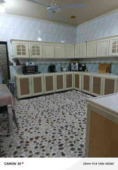 مساحه ٢٠٠ متر طابو ملك صرف  سعره جدآ  مناسب
١٦٠ وبي مجال الشراي

يحتوي علا كراج وحديقة وصاله ومطبخ وخدمات وغرفتين نوم
العنوان منطقت سويب قرب البياع موقع جدآ راقي
لبيت يرادله ملاحظات بصيطه
*********** بي واتساب او اتصال
