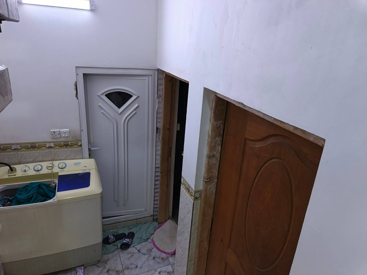 سلام عليكم بيت للبيع
كميرة قرية الحاج صبر وقريب الشارع العام 
فرع أسواق أبو أية 
البيت ٥٠ متر واقع حال  /  والواجهه ٦ متر 
مدخلين البيت  /  صحيات عدد ٢  / 
 ثلاث غرف نوم  /   سطحين مطبك شتايكر
مطبخ ٣×٣   /  هول ٣×٥   /  صحيات ١٫٥×٣
غرفتين نوم  ٣×٥   / وغرفة نوم  ٣×٣
 للاستفسار   / *********** صاحب البيت
