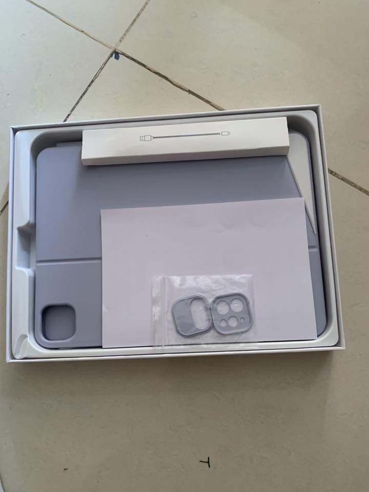 السلام عليكم
كيبور وحافظه بنفس الوقت ايباد حجم 11 انش  وينفصل مغناطيس ضوئي بلوتوث جديد السعر 20  نهايته يتركب للايباد 11 العادي وآلاير والبرو

بغداد الدوره***********
