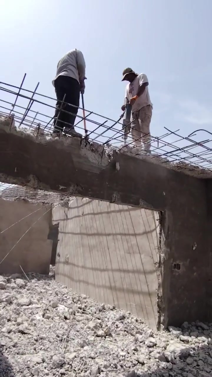 سلام عليكم كمبريسر تفليش جميع انواع الكونكريت التواصل على الرقم *********** ابو آدم

