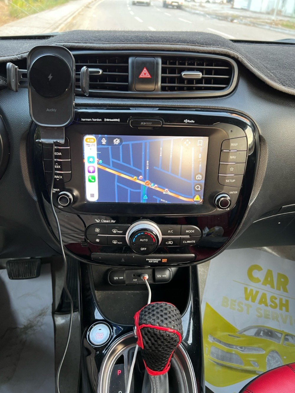 كيا سول موديل 2018 وارد امريكي
اللون كحلي 
رقم بغداد باسمي ماشيه 86 الف 
محرك 2000 gdi وكير at
*السياره مكفوله كفاله عامه من الصبغ والتبديل والايرباك
فقط بارد بسيط جداً في الباب
*مواصفاته بصمه شاشه كبيره لمس مع كامره
سماعات ماركة هارمن كاردن لايت زنون حساس اطارات تحكم ستيرن مثبت سرعه وبعد بيه مواصفات
صدرهه جديد تخم تاير ياباني جديد
السياره نظيفه جداً وبلعافيه علتصير من نصيبه 
مابيه اي نقص ربع متصرف عليه  
سعرهه 123 ورقه وبيه مجال بسيط
مكانه بغداد المنصور او حي العدل للاستفسار 
***********
***********