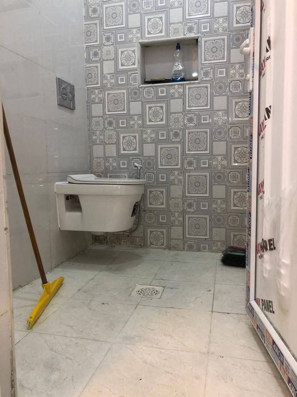 #لدينا_دار_للبيع مساحه 50 متر طابو زراعي سند 25 قرار محكمه البيت يحتوي على2 غرف نوم وصاله وستقبال ومطبخ  العنوان بغداد الدورة مدخل البوعيثه مجمع العدل الاول 
هاتف ***********
***********
