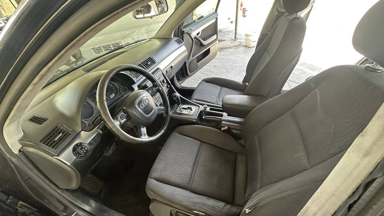 اودي A4 موديل 2007 مكينة 2000 تيربو كير مكينةمكفولات حدادية كلها جديدة سيارة كل كهربائياتها شغالة بية فقط بنيد صبغ   جام اوتو سيارة غرفتها نظيفة وبية هواي مواصفات حلوة مومال موديلها وبالعافية اللي ياخذها رقم سليمانية سنوية شهر الثامن تسقط مداور شوكت ماتحب 
مكاني كربلاء السعر 65 وبية مجال 
***********
