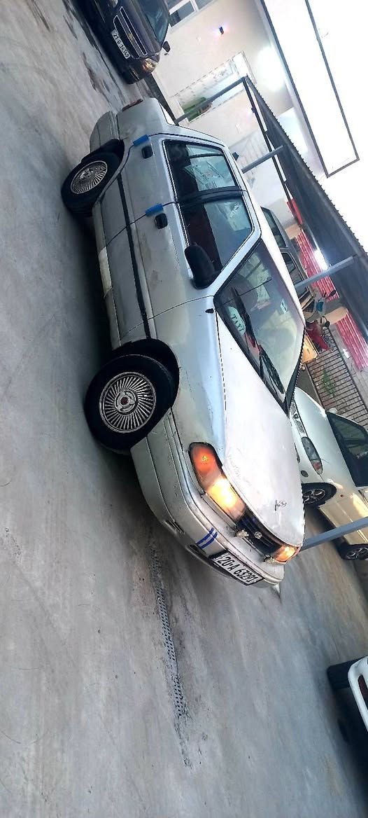 سياره للبيع نوع هوندى الاكسله موديل ٩٣ رقم ديالى رقم دورلي تحويل مباشر سنويته ل٣١ كير مكينته شرط تبريد تدفأئه كهرباياته فول صدر جديد تخم تاير مسجل سماعت اربع سياره خير من الله غرفته تخبل ترايك وين ميعجبك السعر ٢٨ وبيها مجال للطيبين ***********
