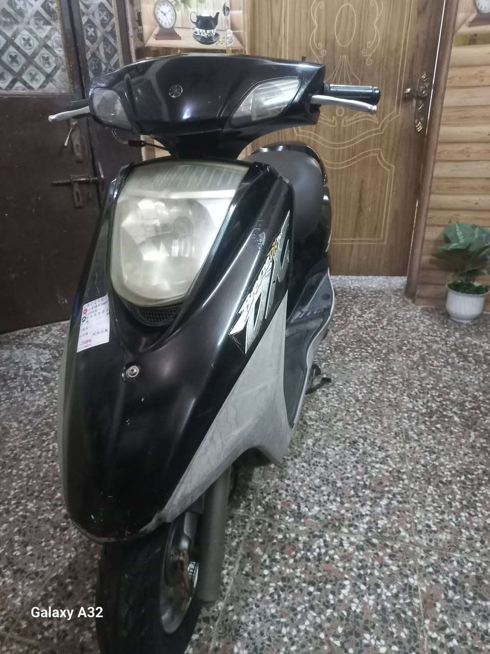 السلام عليكم بريز للبيع كلشي شغال كفرات اصليه  نضافه ٨٥ بالميه كدام عينك السعر ٧٥٠ وبيه مجال قليل العنوان مدينه الصدر خاص مفتوح رقم الهاتف ***********
