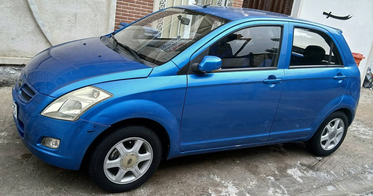 السلام عليكم سيارة نسائية فاو v2 مكفولة
موديل 2013 نضافة 99% سيارة نضيفة كلش 
ماشية 69 كيلو
رقم بغداد انكليزي هزه كاملة تحويل مباشر 
محرك 1400
كير اوتوماتيك 
جام كهرباء
سماعات تخم
سويج وجهاز قفل
تخم تاير جديد سيارة اي نقص مابيها 
السعر 55ورقة بي مجال 
مكاني البياع تقاطع شرطه الخامسة 
***********
