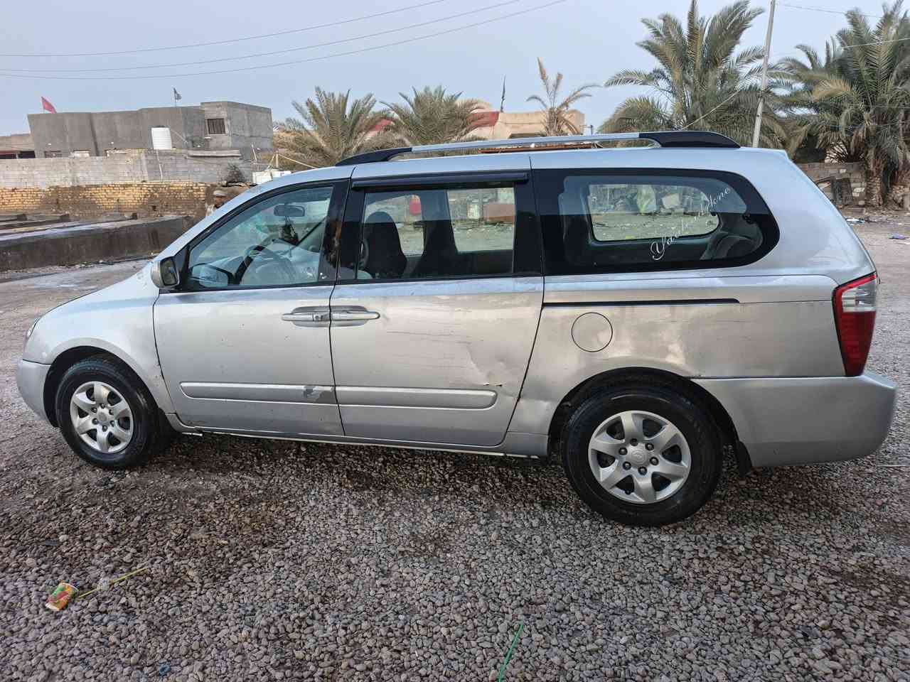 سلام عليكم سياره كيه كرنفال موديل 2009 رقم بغداد نكليزي بسمي مداور ثاني يوم سياره كير ومكينه وتخم تاير كله جديد بيه جراد حادثه جامغ الايسر
السعر شده وخمسه 
رقم موبايل ***********
