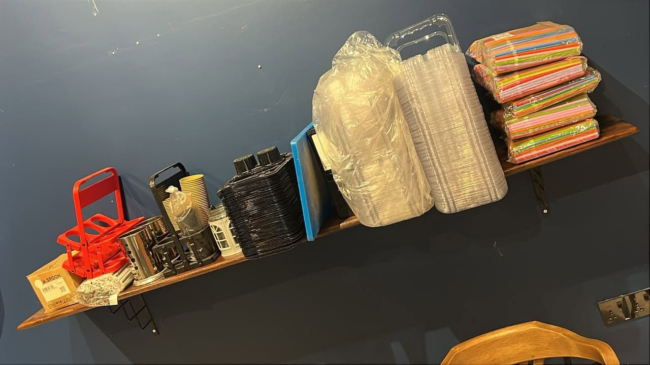 30 كرسي
3ميوزه دائريه قياس 70سم

3 ميز مربع قياس 60سم

2ميوزه مستطيل قياس 160 سم

من وكاله احمد فنجان

وياهم هديه هاي السفري كله 

ونفاظات 

وكلاصات زجاج 

وكوابه وفناجين هديه


**إذا كنت صاحب هذا الإعلان وتريد حذفه لأي سبب، رجاءا أرسل رسالة إلى الدعم الفني**