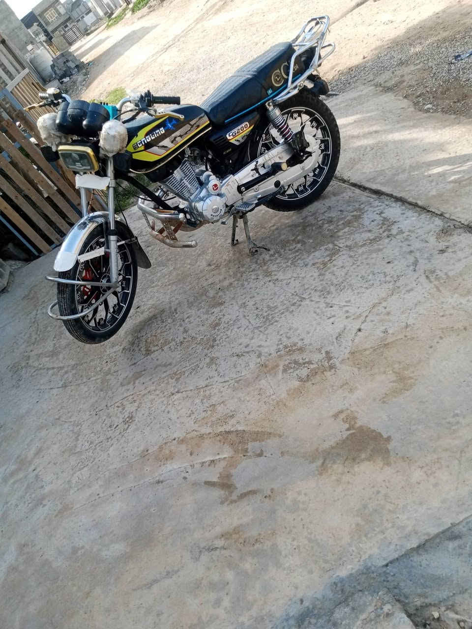 السلام عليكم دراجة سيفان موديل 24 الدراجة كاملة ما بيها نقص برغي كهربائيات كلها شغالة ماشية 7 آلاف حقيقي الدراجة علة وضع الشركة السعر 650 وبيها مجال جدا بصيط رقم الهاتف ***********
