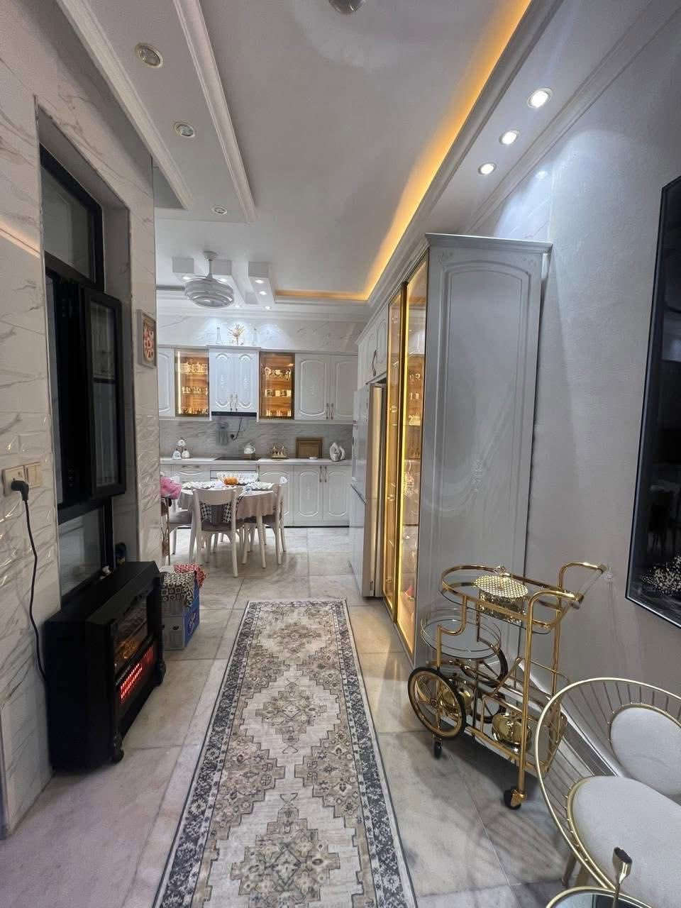 للبيع زيونه 716
80متر 

بواجهة 5 متر 

ونزال 15 متر 

بيت بناء 2025 

بناء درجه أولى شارع سكني وراقي 

االارضي 

مدخلين 

صالة ضيوف + صالة جلوس + مطبخ + صحيات 

الاول 

غرفتين نوم كبيرة مع صحيات 

الثاني 

غرفة نوم كبيرة مع صحيات مع بيتونه 

وسطح يباع مع أثاثه

للاستفسار اكثر 

مكتب الامير

للستفسار ***********
