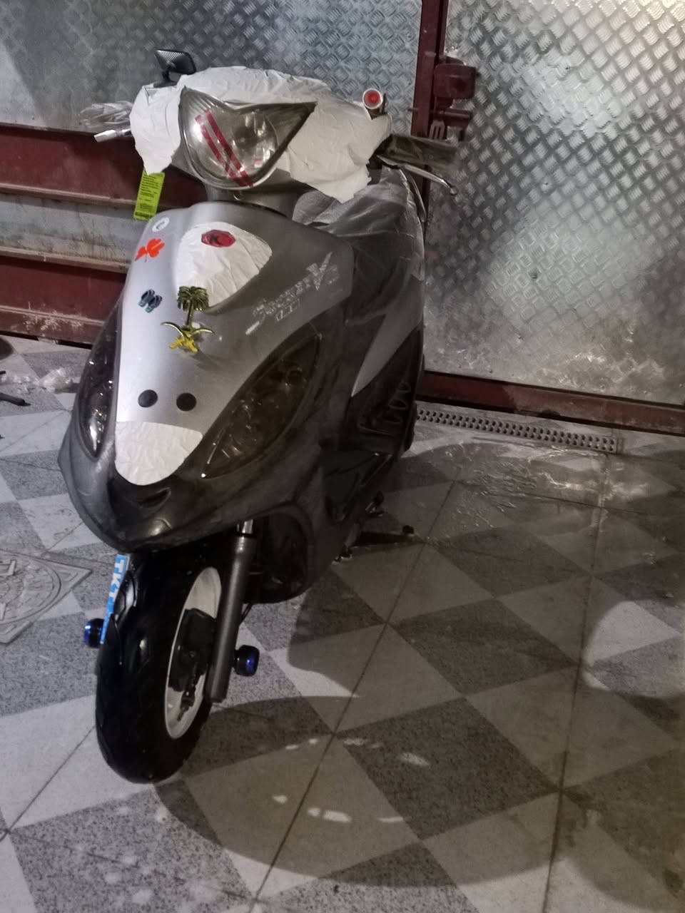 د السلام عليكم دراجه كام كوفيد 2 للبيع الموديل 12 دراجه مقفوله كش ما بيها كفاله عامه السعر ب 850 وبيها مجال قليل مكان قلعه السكر الرقم ***********
